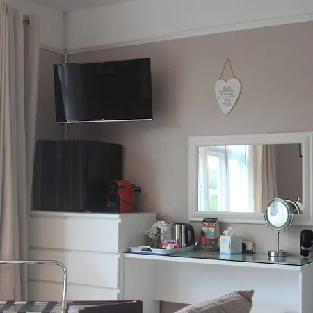The Red House 4*