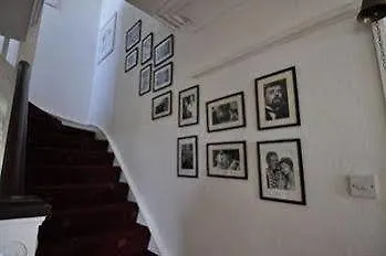 The Red House 4*